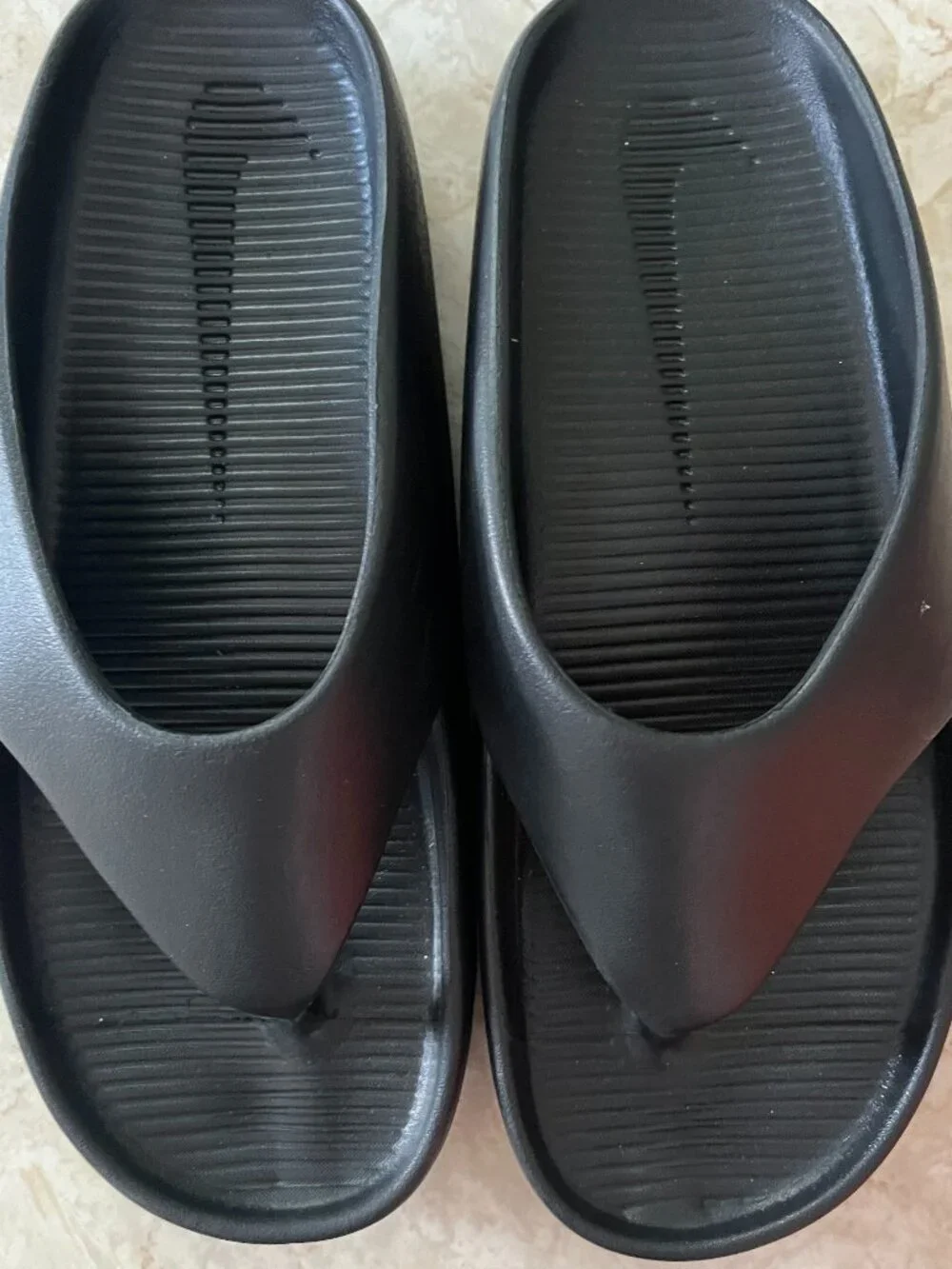 NWOB Nike Sz 7 Wmns Calm Black Flip Flop Thong Sandal